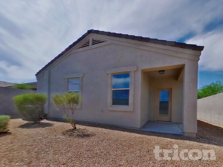 Building Photo - 29300 W Clarendon Ave