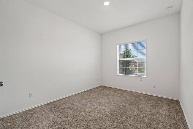 Building Photo - 136 Cherry Ridge Rd