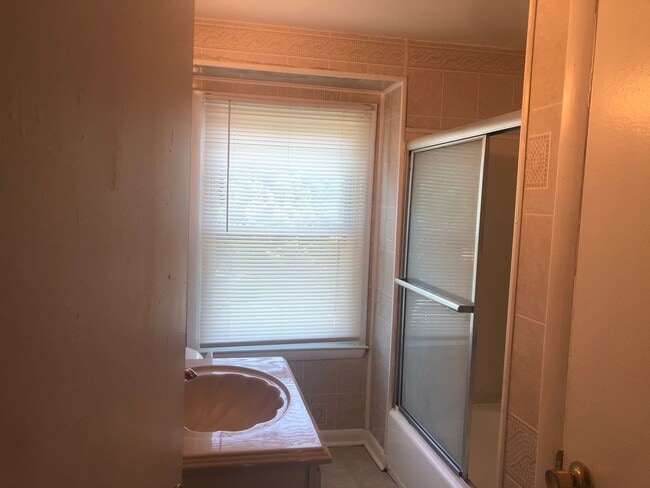 Building Photo - 3 bedroom 2 full bathroom in Baltimore County