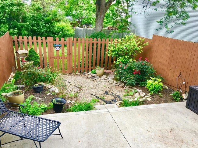 Building Photo - 3 br, 1.5 bath Townhome - 2953 Rushbury Drive