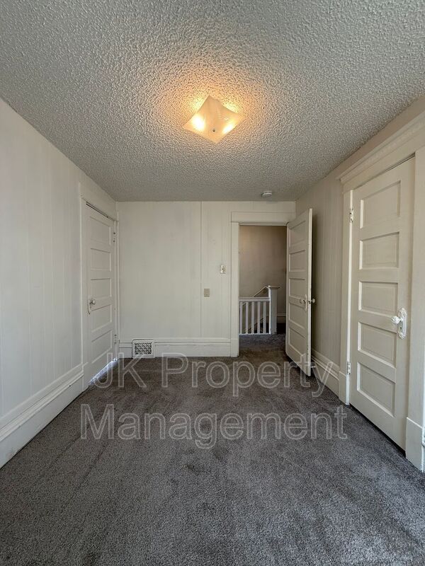 Building Photo - 911 5th Ave N