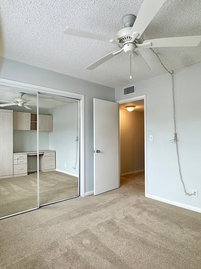 Building Photo - 2617 Cove Cay Dr