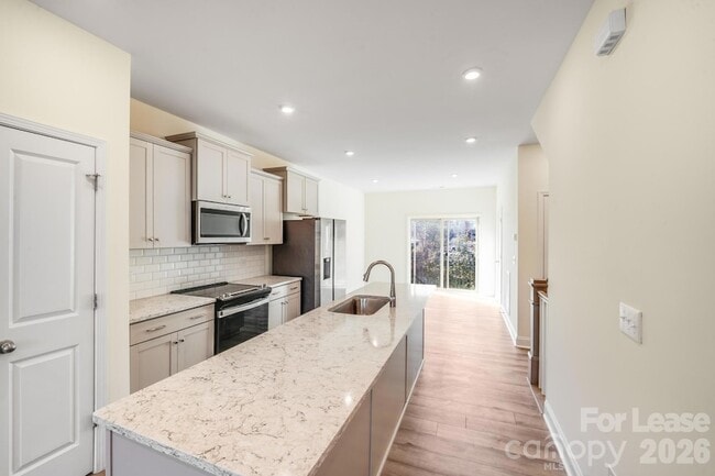 Building Photo - 334 Simeon Dr