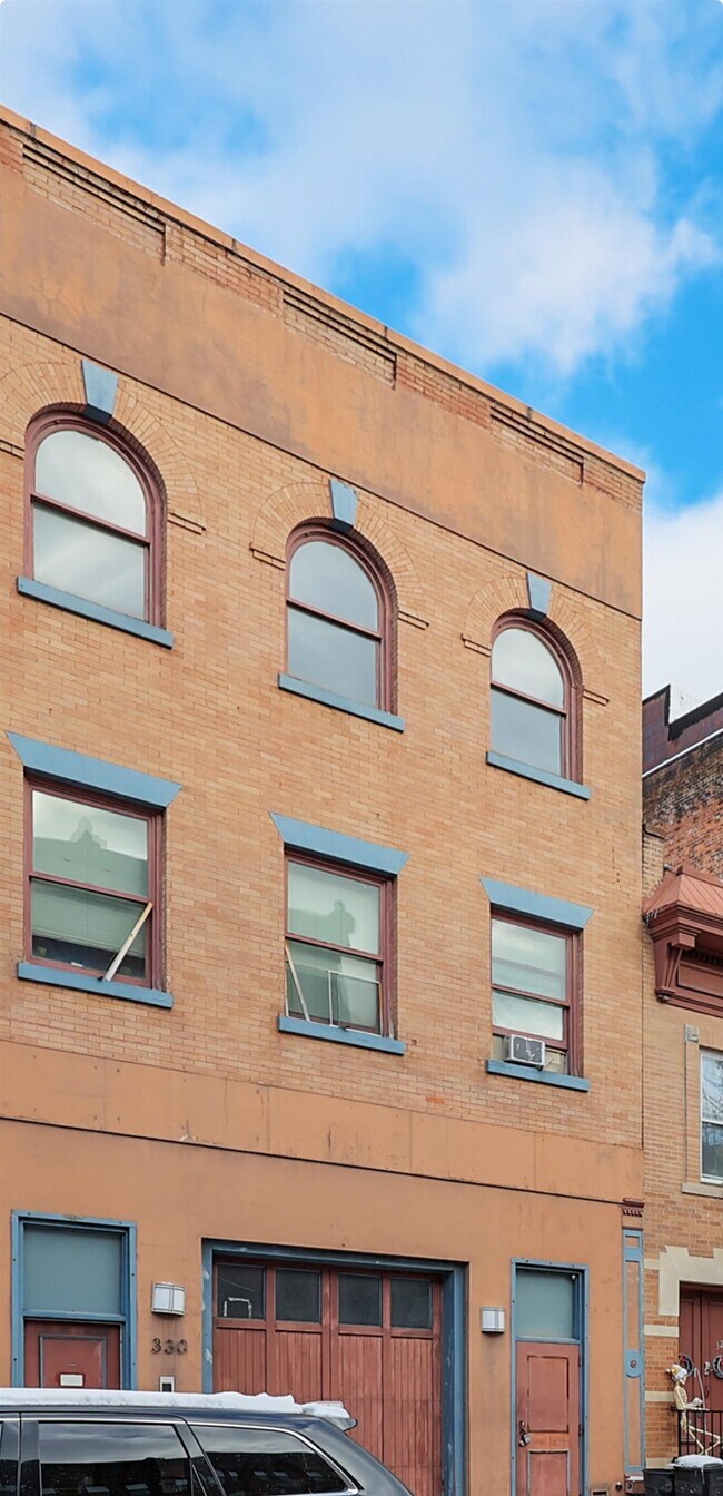 Building Photo - 330 Montgomery St