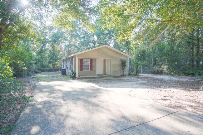 Building Photo - Pace 3BR Patio Home with Fenced Backyard & Open Floor Plan