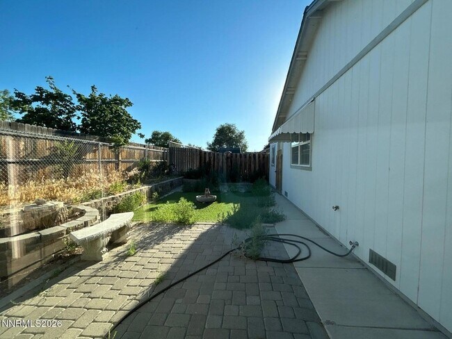 Building Photo - 559 Nader Wy