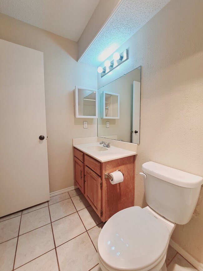 Building Photo - Cozy & Affordable 2 Bedroom in Carrollton!