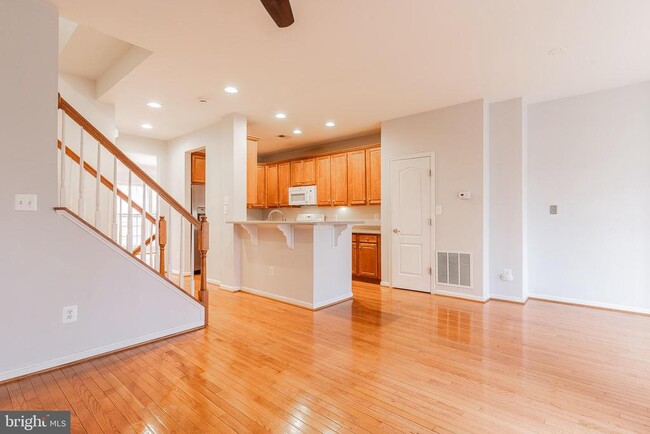 Building Photo - 21927 Windy Oaks Square