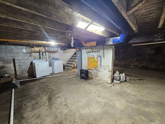 Building Photo - 397 Gilmore St