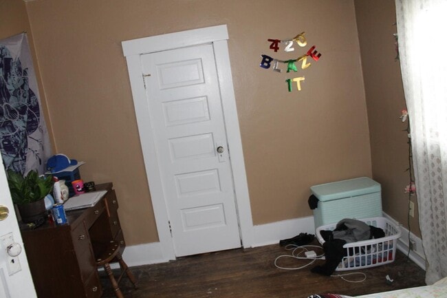 Building Photo - 415 E Clark St