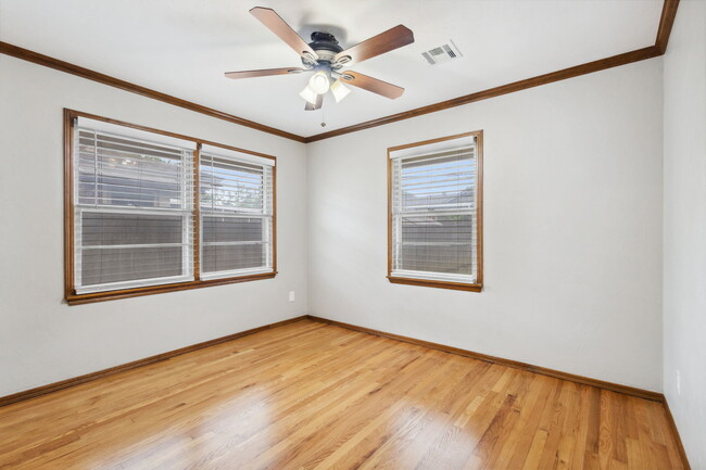 Building Photo - 10001 Ridgeview Dr
