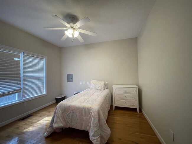 Building Photo - 11 Hialeah Pl