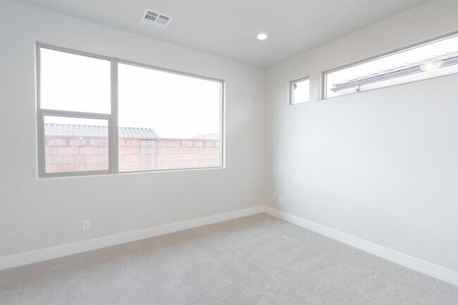 Building Photo - Beautiful New 3 Bedroom Home in Brio
