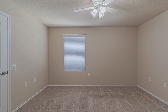 Building Photo - $300 OFF 1ST MONTH RENT IF YOU MOVE IN WIT...