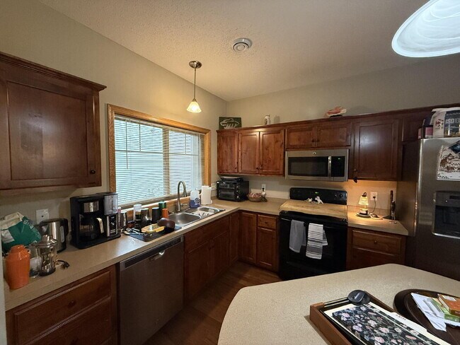 Building Photo - Roomy four-bed three-bath + loft townhome ...