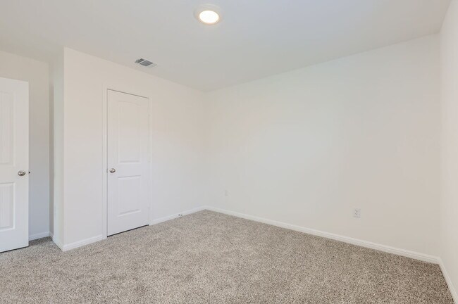 Building Photo - 2429 Hackamore Dr
