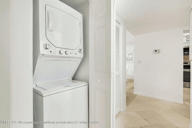 Building Photo - 3701 S Flagler Dr