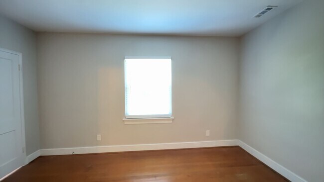Building Photo - Charming 2BR with Sunroom, Hardwood Floors & Lawn Care Included