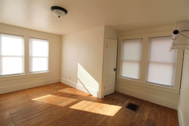 Building Photo - 805 S High St