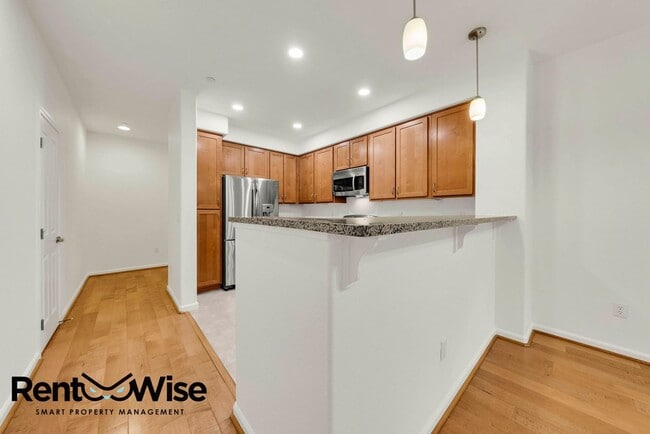 Building Photo - 1388 Broadway