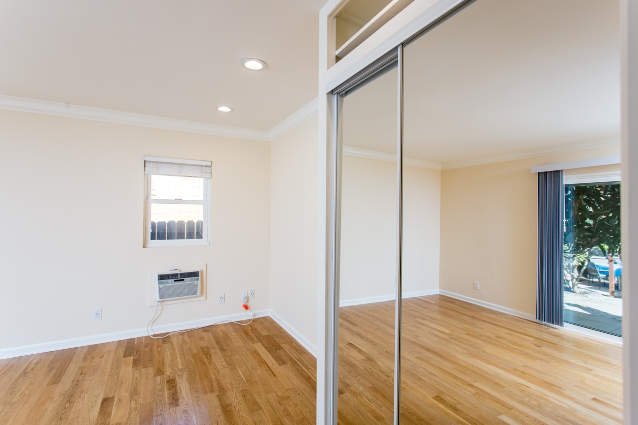 Building Photo - 2135 S Cloverdale Ave