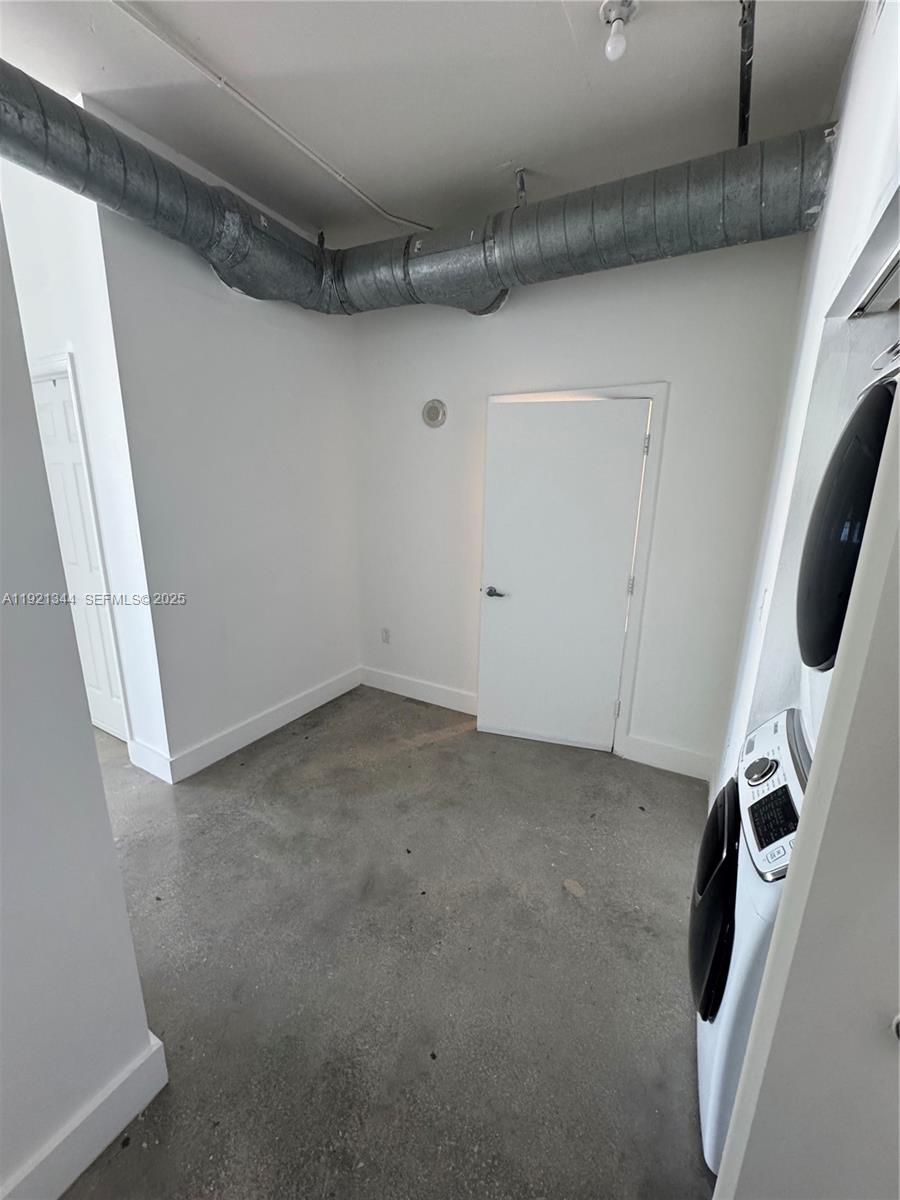 Building Photo - 444 NE 30th St