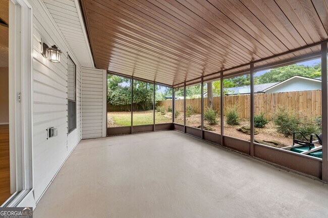 Building Photo - 503 Waterwood Bend