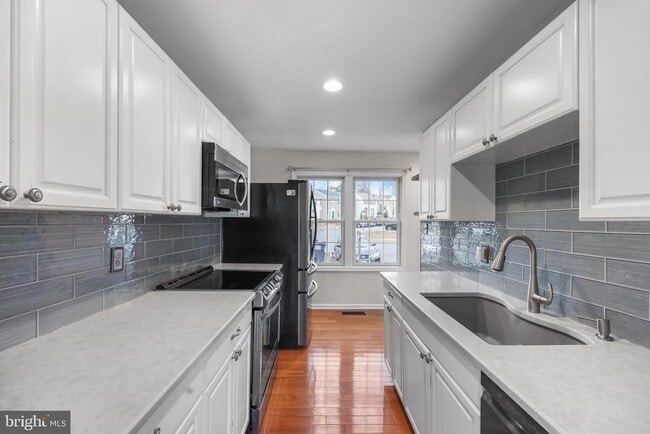 Primary Photo - 2921 Lexington Ct