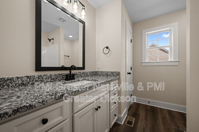 Building Photo - 3005 Longview Court