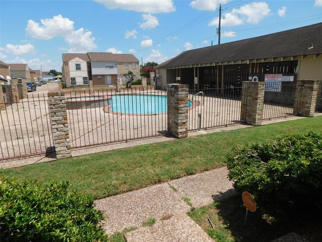 Building Photo - 9200 W Bellfort Ave