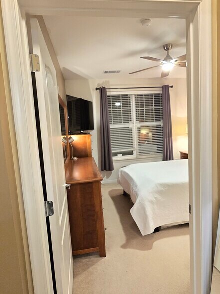 Building Photo - 350 W Elm St