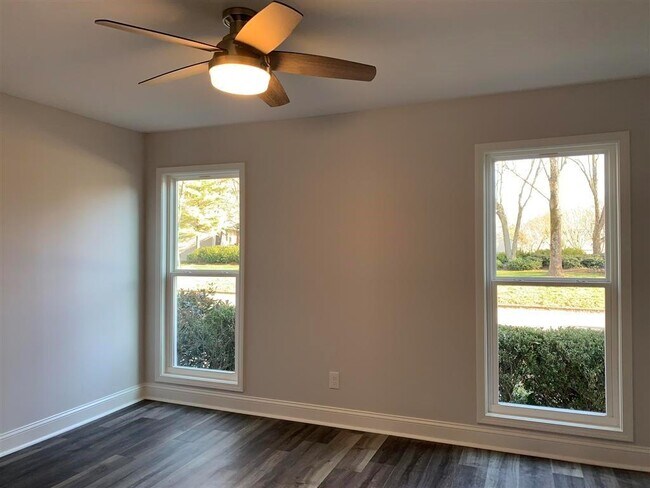 Building Photo - 604 Serramonte Dr