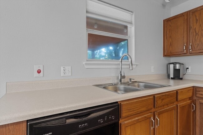 Building Photo - 3508 Sandy Brook Dr