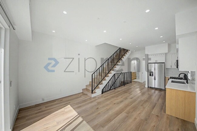 Building Photo - Unit