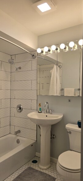 Building Photo - 658 Washington Blvd