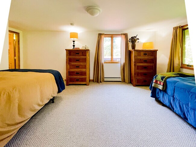 Building Photo - 525 Townsand Hollow Rd