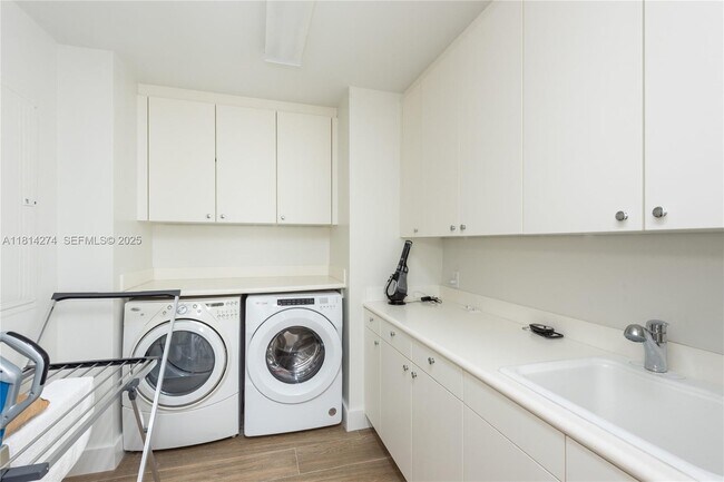 Building Photo - 10295 Collins Ave