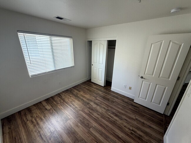 Building Photo - 1537 Oyster Bay Ct