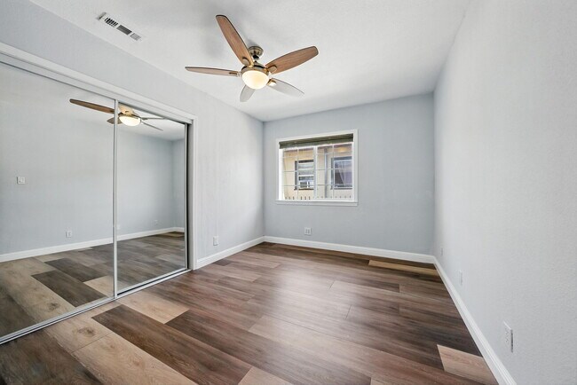 Building Photo - 5530 Laverne Ave