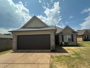 Building Photo - SHOWSTOPPER! 3BR/2BA in Cordova | Vaulted Ceilings & Soaking Tub | Fenced Yard