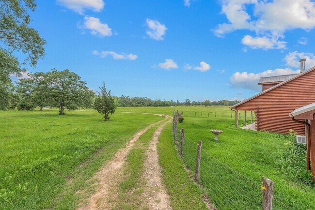 Building Photo - 10 acres with 3/2 cabin for rent in Navaso...