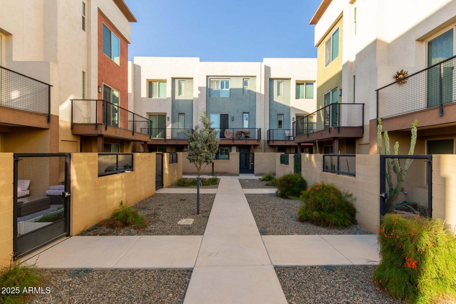 Building Photo - 820 N 8th Ave