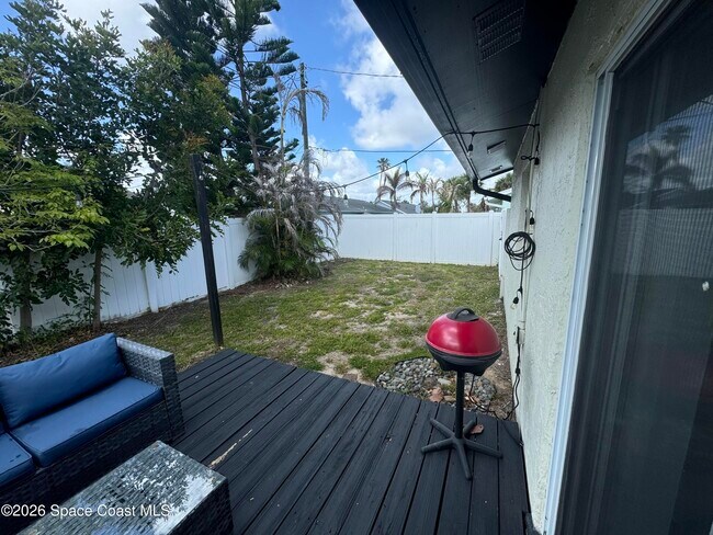 Building Photo - 121 Franklyn Ave