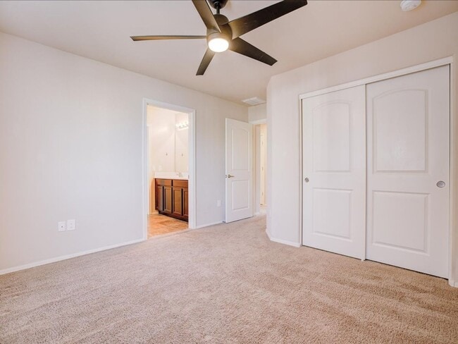 Building Photo - 3 Bedroom 2.5 Bath   $200.00 OFF FIRST FULL MONTHS RENT