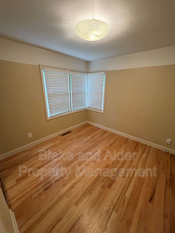 Building Photo - 5226 SE Clinton St