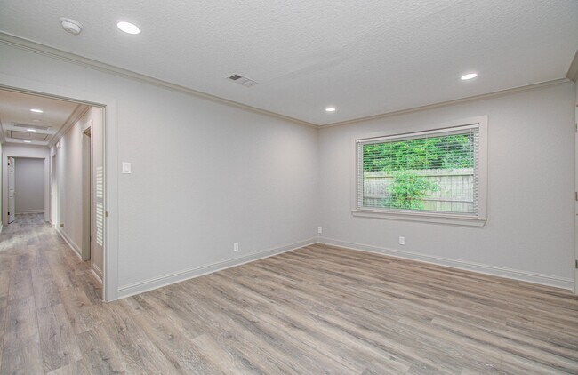 Building Photo - 1801 Benbow Wy