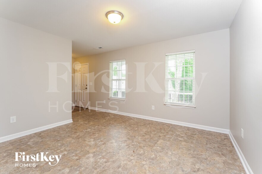 Building Photo - 6600 Maderia Ct