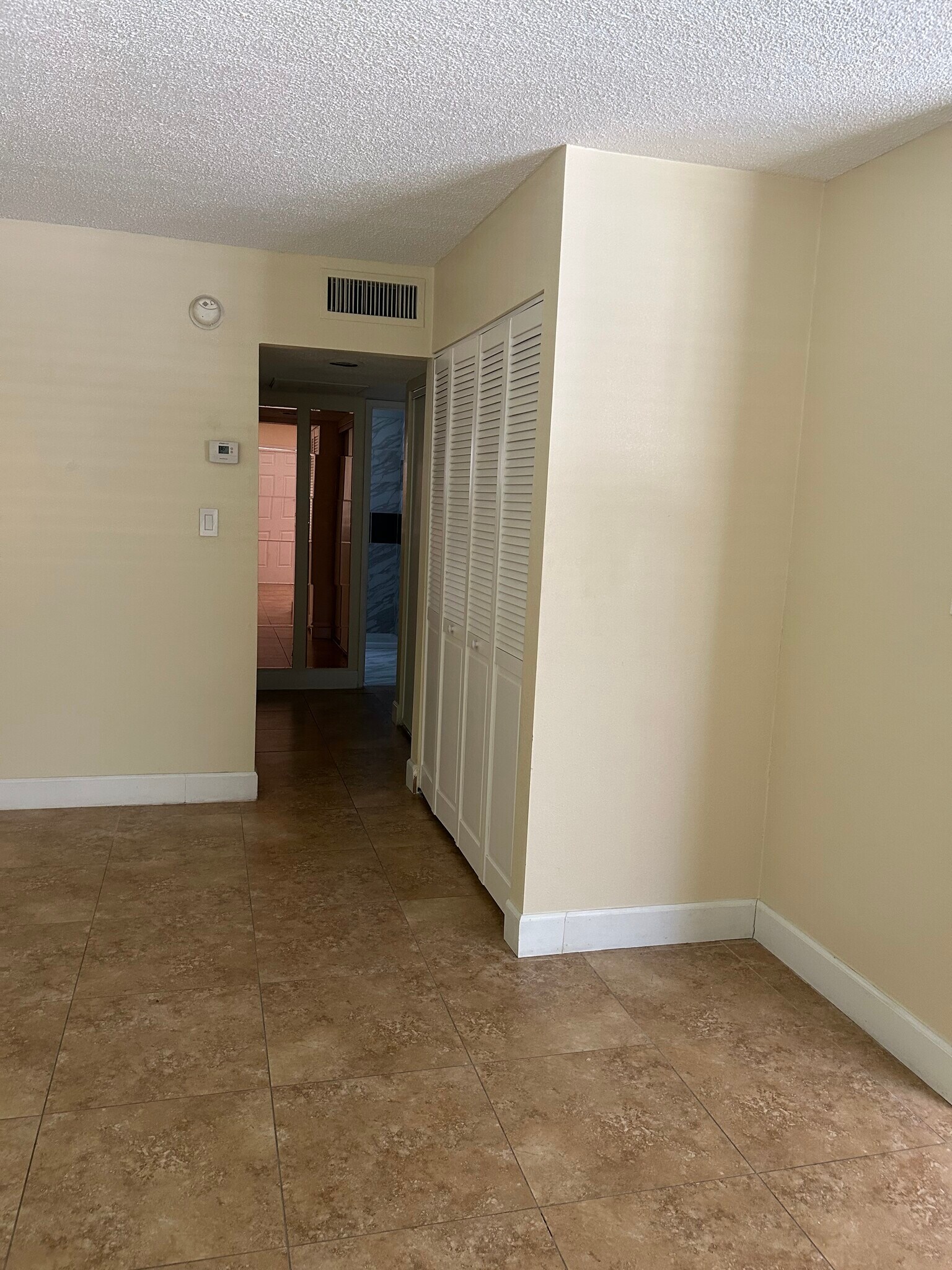 Building Photo - 350 E Desert Inn Rd