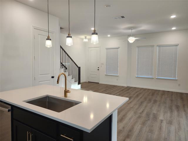 Building Photo - 627 Redwood Wy