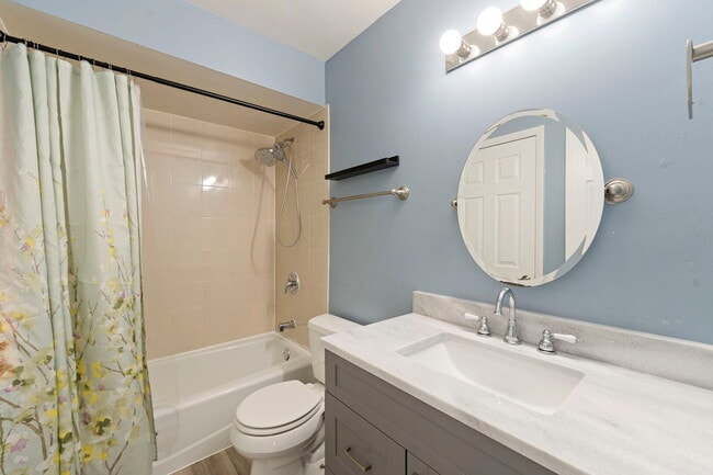 Building Photo - 2125 N Ginger Creek Dr